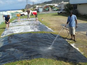 Rinsing the pond liner